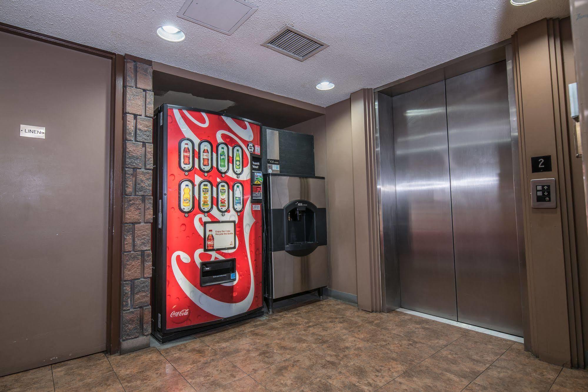 Argyll Plaza Hotel Edmonton Esterno foto