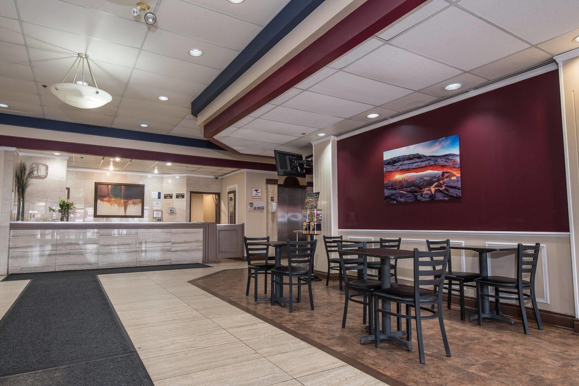 Argyll Plaza Hotel Edmonton Esterno foto